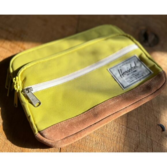 Herschel Tech Sleeve - Green - leather bottom - Picture 1 of 8